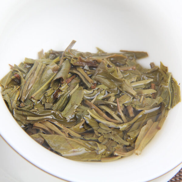 云南普洱茶叶生茶饼 昔归荒野茶100g/饼古树非老班章冰岛茶叶  Yunnan Pu'er Raw Tea Cake - Xigui Wild Tea, 100g per cake. It is ancient tree tea, not Lao Banzhang or Bingdao tea.