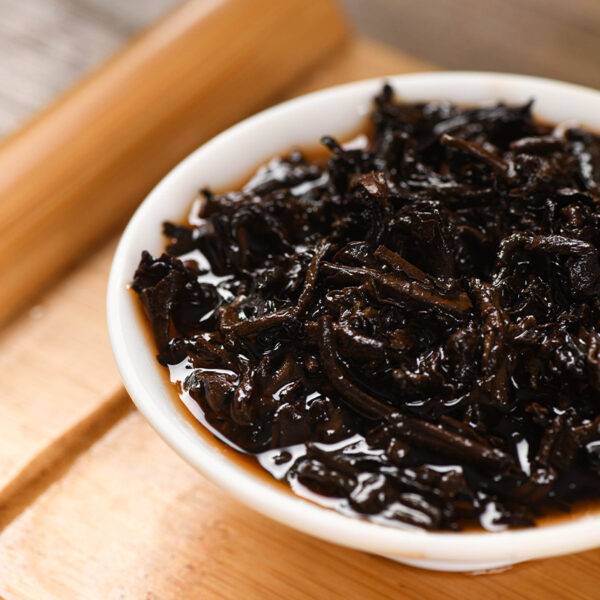 主图-4 云南西双版纳易武正山乔木野生茶饼357g熟茶大叶种晒青茶现货 Yunnan Xishuangbanna Yiwu Zhengshan Arbor Wild Tea Cake, 357g Ripe Tea, Large-leaf Sun-dried Green Tea, In Stock for Wholesale