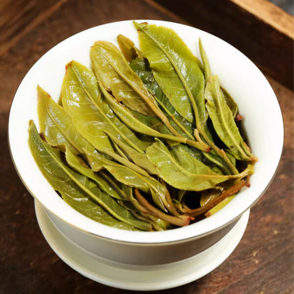 云南普洱茶2019年勐海头春大树茶王青饼 357g普洱生茶七子饼   Yunnan Pu'er Tea 2019 Menghai First Spring Big Tree Tea King Green Cake, 357g Pu'er Raw Tea Seven Sons Cake