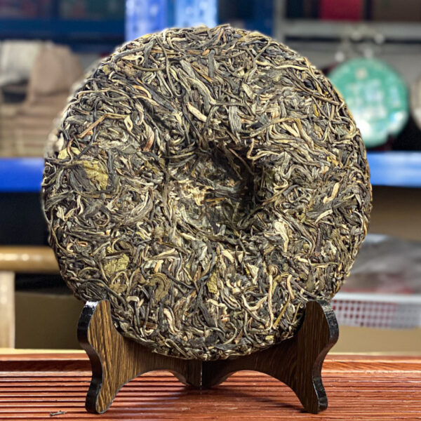 云南普洱茶2019年勐海头春大树茶王青饼 357g普洱生茶七子饼   Yunnan Pu'er Tea 2019 Menghai First Spring Big Tree Tea King Green Cake, 357g Pu'er Raw Tea Seven Sons Cake