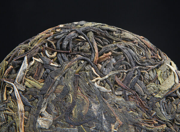 云南普洱茶叶生茶饼 昔归荒野茶100g/饼古树非老班章冰岛茶叶  Yunnan Pu'er Raw Tea Cake - Xigui Wild Tea, 100g per cake. It is ancient tree tea, not Lao Banzhang or Bingdao tea.