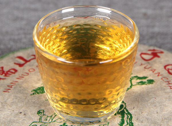 2009年陈年生茶 云南南糯山乔木七子圆茶 饼 357g 2009 Aged Raw Tea, Yunnan Nannuo Mountain Arbor Seven Sons Round Tea Cake, 357g