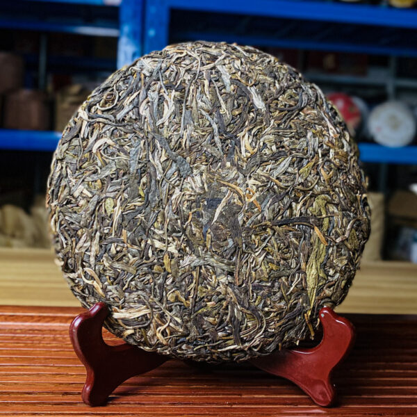 云南普洱茶2019年勐海头春大树茶王青饼 357g普洱生茶七子饼   Yunnan Pu'er Tea 2019 Menghai First Spring Big Tree Tea King Green Cake, 357g Pu'er Raw Tea Seven Sons Cake