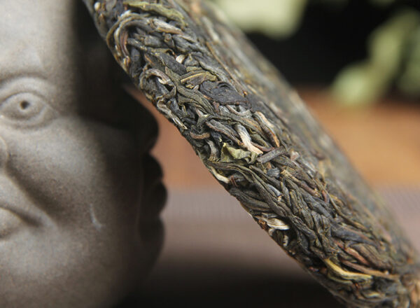 云南普洱茶叶生茶饼 昔归荒野茶100g/饼古树非老班章冰岛茶叶  Yunnan Pu'er Raw Tea Cake - Xigui Wild Tea, 100g per cake. It is ancient tree tea, not Lao Banzhang or Bingdao tea.