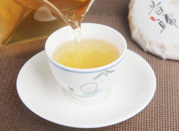 云南普洱茶叶生茶饼 昔归荒野茶100g/饼古树非老班章冰岛茶叶  Yunnan Pu'er Raw Tea Cake - Xigui Wild Tea, 100g per cake. It is ancient tree tea, not Lao Banzhang or Bingdao tea.