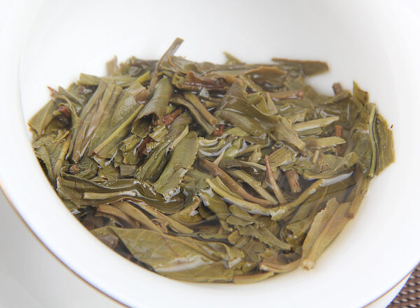 云南普洱茶叶生茶饼 昔归荒野茶100g/饼古树非老班章冰岛茶叶  Yunnan Pu'er Raw Tea Cake - Xigui Wild Tea, 100g per cake. It is ancient tree tea, not Lao Banzhang or Bingdao tea.